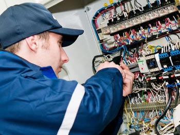 Elektromonter po remontu i obsluzhivaniyu elektrooborudovaniya